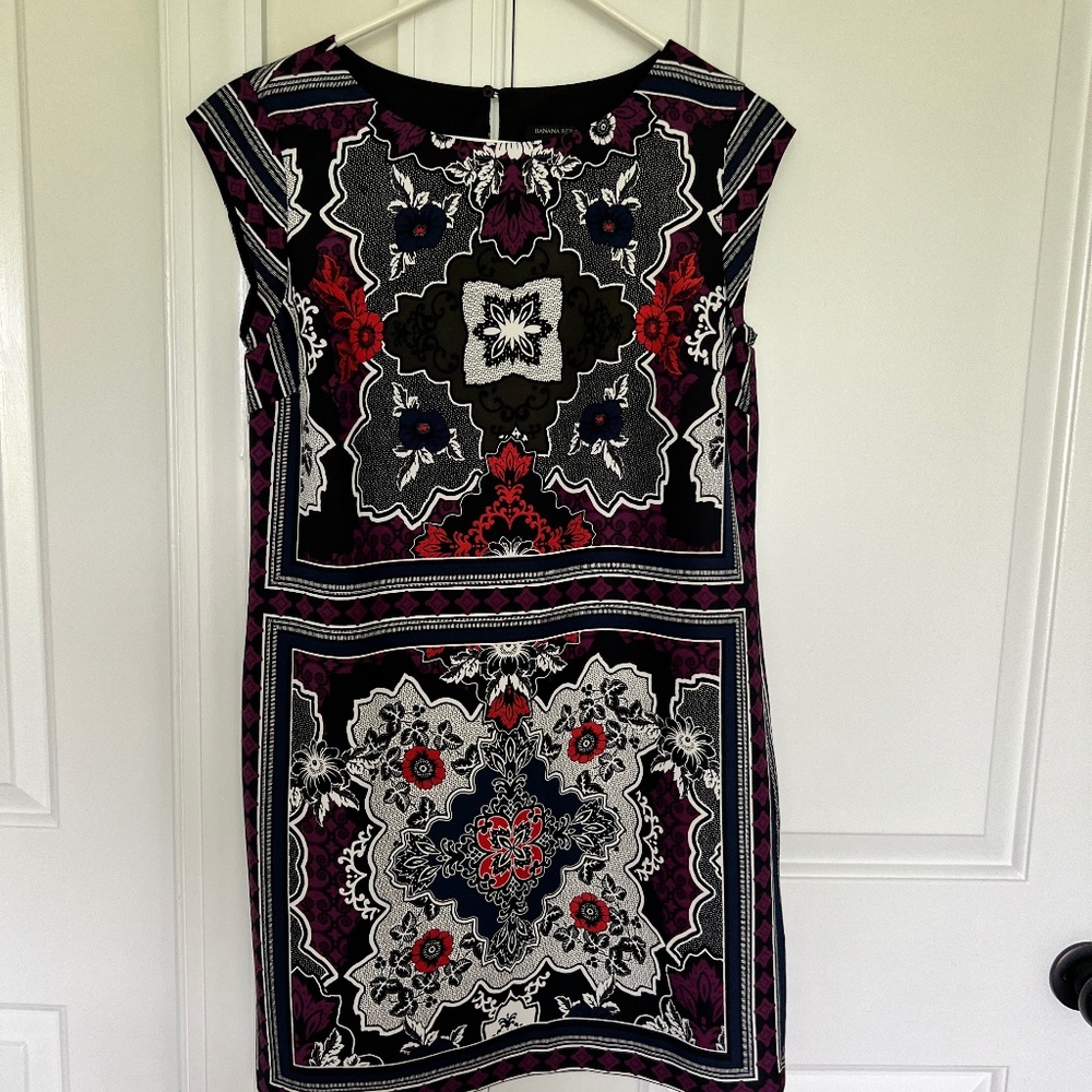 FINAL SALE! Banana Republic lined sheath dress, size 6